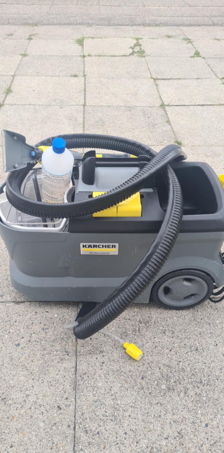 Udlejning af møbel og tæpperensmaskine